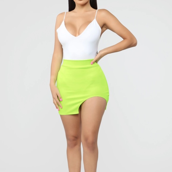 Lime green mini skirt - Picture 1 of 6